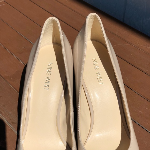 ❌SOLD❌ Nine West Beige Work Heels - Picture 3 of 6